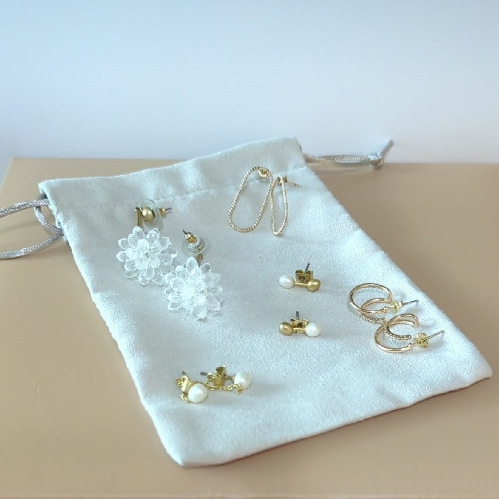Elegant Gold and Pearl Earring Set